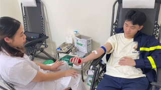 Chiến sĩ Cảnh sát PCCC và CNCH Sơn La hiến máu cứu bệnh nhân qua cơn nguy kịch