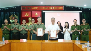 Công an Thủ đô và Công ty Tân Hiệp Phát đồng hành “Cùng em vững bước tương lai”