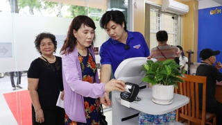 Công nghệ là công cụ, con người là trung tâm