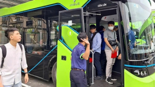 Hà Nội khai trương tuyến buýt điện miễn phí kết nối Lăng Bác - Bờ Hồ