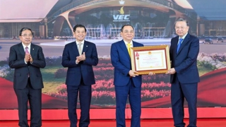 Tập đoàn Vingroup nhận Huân chương Lao động hạng Nhất