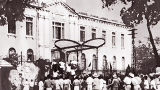 Bài 2: Những ngày cờ bay nơi nơi, muôn ánh sao vàng