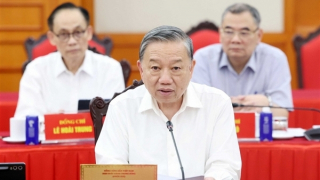 Bộ Chính trị cho ý kiến về công tác chuẩn bị Đại hội Đảng bộ Hà Nội và TP Hồ Chí Minh