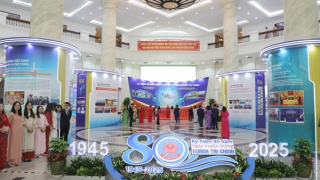 Triển lãm Ngành Tài chính:  Từ “thắt lưng buộc bụng” đến rường cột tài chính nước nhà