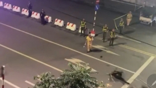 Bắt 2 đối tượng "thông chốt" đường cấm, tông trọng thương CSCĐ