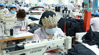 Xuất khẩu thuộc tốp đầu thế giới, hàng dệt may, da giày vẫn chưa thể "phủ sóng" thị trường nội địa