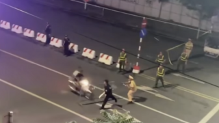 Tạm giữ hình sự về hành vi "Giết người" 2 đối tượng lao xe vào đại úy CSCĐ