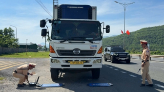 CSGT Công an TP Huế phát hiện, xử lý 287 trường hợp xe quá khổ, quá tải