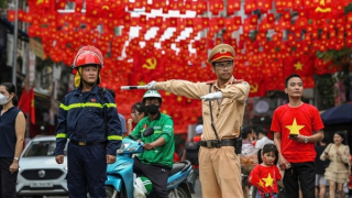 Sắc vàng hội tụ rực rỡ giữa lòng Thủ đô để phục vụ diễu binh, diễu hành