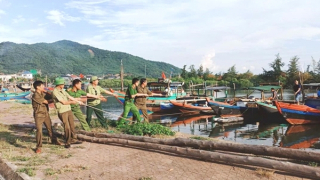 Hà Tĩnh “chi nóng” 100 triệu đồng cho các xã, phường để phòng chống bão số 5