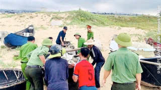 Huy động hàng trăm CBCS ứng trực, giúp dân chống bão