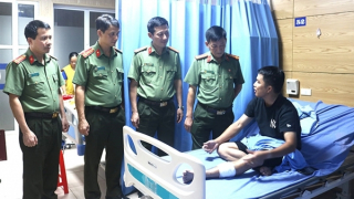 Thăm hỏi, động viên hai cán bộ Công an bị thương trong quá trình thực hiện nhiệm vụ