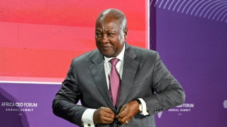 Từ ghế Bộ trưởng đến lệnh đỏ Interpol