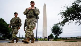 Vệ binh Quốc gia Mỹ mang vũ khí tuần tra thủ đô theo lệnh Tổng thống Trump