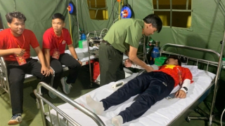 Cấp cứu nhiều người dân gặp sự cố sức khỏe trong buổi tổng hợp luyện lần 2