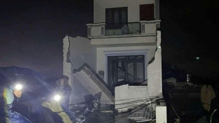 Ninh Bình xảy ra dông lốc mạnh khiến 1 người tử vong do nhà sập