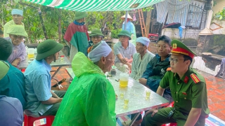 Cháu bị điện giật, bà lao vào cứu, cả hai tử vong