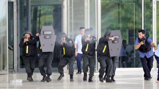 Những lá chắn thầm lặng bảo vệ ngày Đại lễ