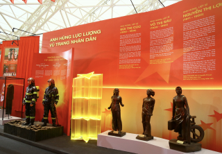 Bi hùng những chiến công  trên chứng tích hiện vật