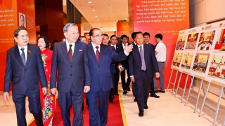 Tổng Bí thư Tô Lâm gặp mặt các thế hệ đại biểu Quốc hội