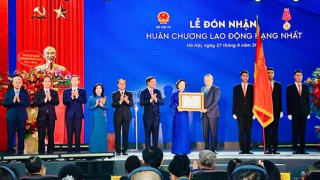 Tổng Bí thư Tô Lâm trao tặng Huân chương Lao động hạng Nhất cho Bộ Nội vụ