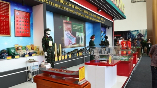 Ngưỡng mộ dàn vũ khí, khí tài hiện đại của QĐND Việt Nam