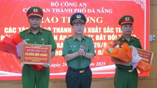 Khen thưởng lực lượng truy bắt đối tượng người nước ngoài cướp tiệm vàng tại Đà Nẵng