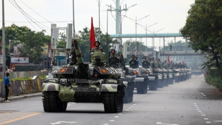 Xe tăng cùng khí tài Quân đội phô diễn uy lực trên đường phố Thủ đô