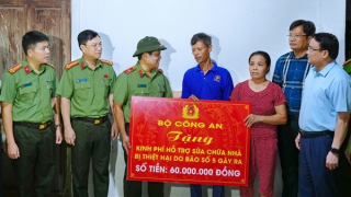 Đoàn công tác Bộ Công an kiểm tra công tác khắc phục hậu quả cơn bão số 5 ở tỉnh Nghệ An