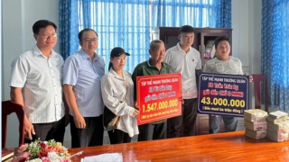 Người đàn ông "gây bão mạng" ở Đồng Tháp được trao tặng gần 1,6 tỷ đồng