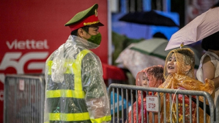 Các chiến sĩ Công an xuyên đêm đảm bảo ANTT cho buổi tổng duyệt A80