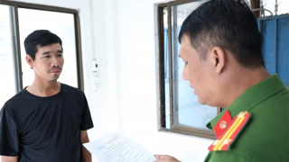 Bắt đối tượng đâm người chạy xe ôm rồi cướp xe lúc rạng sáng