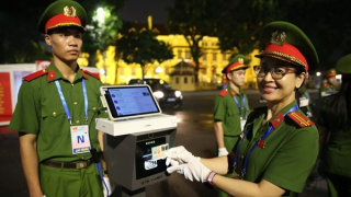 Công an TP Hà Nội triển khai hệ thống quét Căn cước phục vụ Lễ tổng duyệt