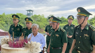 Tên cha còn đó, giữa đảo đá và biển xanh