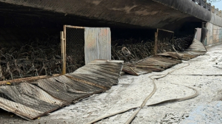 Cháy lớn thiêu rụi hàng chục xe máy gửi xe dưới gầm cầu Vĩnh Tuy