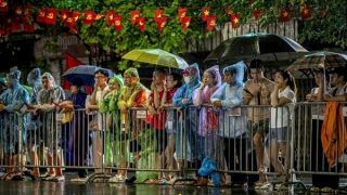 Mưa nắng đan xen trong ngày Tổng duyệt A80 tại Hà Nội