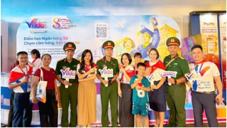 Vikki Bank tặng 1.100 điện thoại thông minh 5G cho người nghèo lan toả niềm vui Quốc khánh