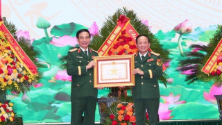 Trao Huân chương tặng Đại tướng Phan Văn Giang và lãnh đạo Bộ Quốc phòng