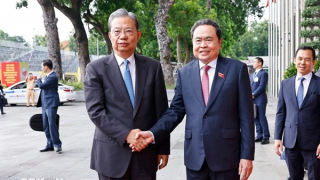 Chủ tịch Quốc hội hội đàm với Ủy viên trưởng Nhân đại toàn quốc Trung Quốc