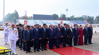 Lãnh đạo Đảng, Nhà nước, Bộ Công an vào Lăng viếng Chủ tịch Hồ Chí Minh