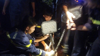 Ba người trong gia đình bị nước cuốn trôi tại đập tràn khiến người vợ tử vong