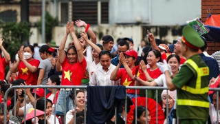 Tận tụy đảm bảo an toàn cho người dân tham gia xem diễu binh, diễu hành