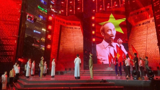 Chương trình nghệ thuật “Ánh sao độc lập” thắp sáng niềm tự hào tại TP Hồ Chí Minh