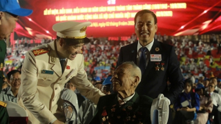 Các cựu chiến binh phấn khởi, xúc động được xem trực tiếp Đại lễ A80