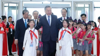 Không áp đặt những chuẩn mực cũ cho nền giáo dục hiện đại