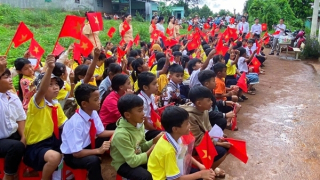 Công an tỉnh Đồng Nai tiếp sức học sinh nghèo vùng biên giới