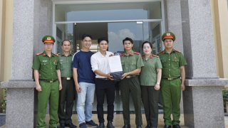 Sinh viên Công an trả lại hơn nửa tỷ đồng cho người chuyển nhầm tiền