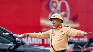 Công an Hà Nội tiếp tục phân luồng phục vụ Triển lãm thành tựu đất nước