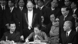 Trăm năm có một, tạc tượng lòng dân