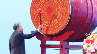 Party chief directs tasks to achieve modern education